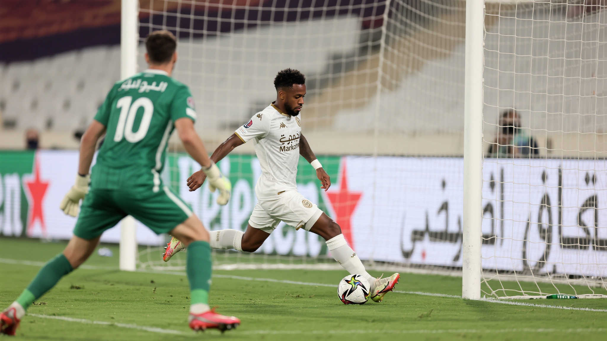 世俱杯:萨尔茨堡红牛与利雅得新月互交白卷,马尔科姆错失良机 世俱杯:萨尔茨堡红牛与利雅得新月互交白卷,马尔科姆错失良机