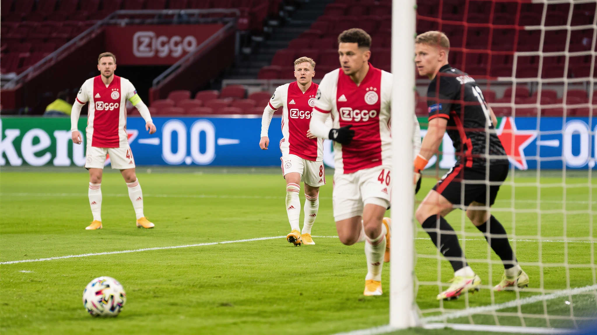 阿贾克斯主帅赛后泪崩：最后5轮失10分，荷甲冠军梦碎